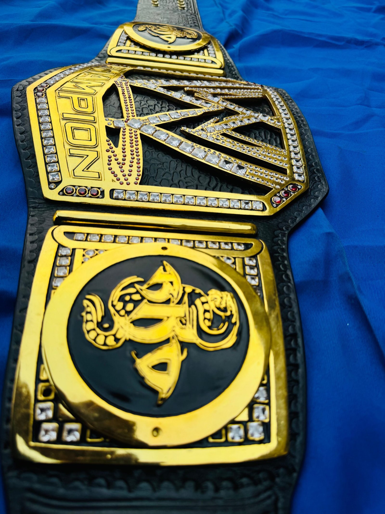 IMG_5756-1 Randy Orton WWE Championship Belt – Adult Size, 4MM Zinc, 24K Gold Plated, Double Lyre, CZ Stones & Genuine Cowhide Leather - Image 3