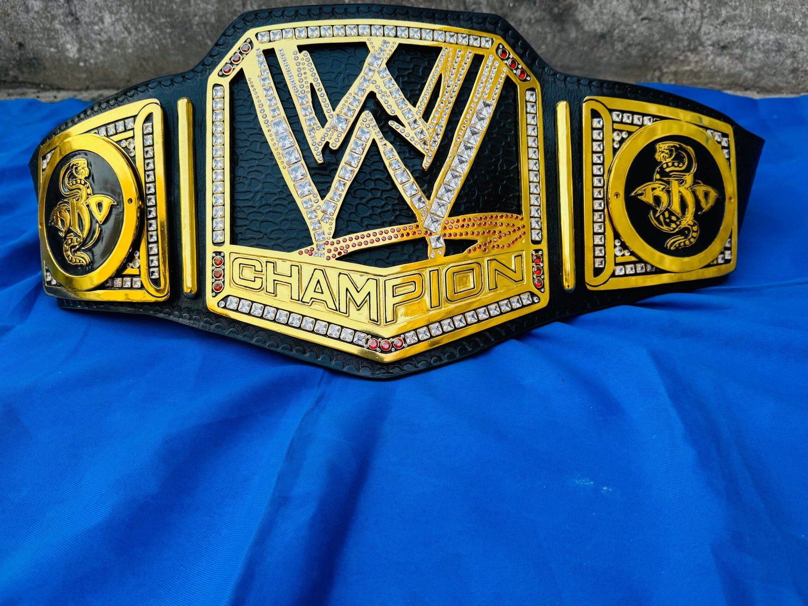 IMG_5768 Randy Orton WWE Championship Belt – Adult Size, 4MM Zinc, 24K Gold Plated, Double Lyre, CZ Stones & Genuine Cowhide Leather - Image 4