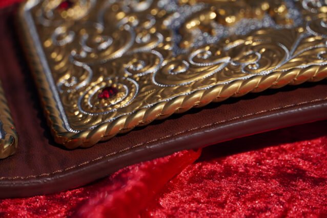 big-gold-world-heavyweight-championship-replica-wwe-shop39-638x425-1 Premium CNC 3D Big Gold World Heavyweight Championship Replica With Hand Texture Plates Hand Tooling Leather Adults Size - Image 10