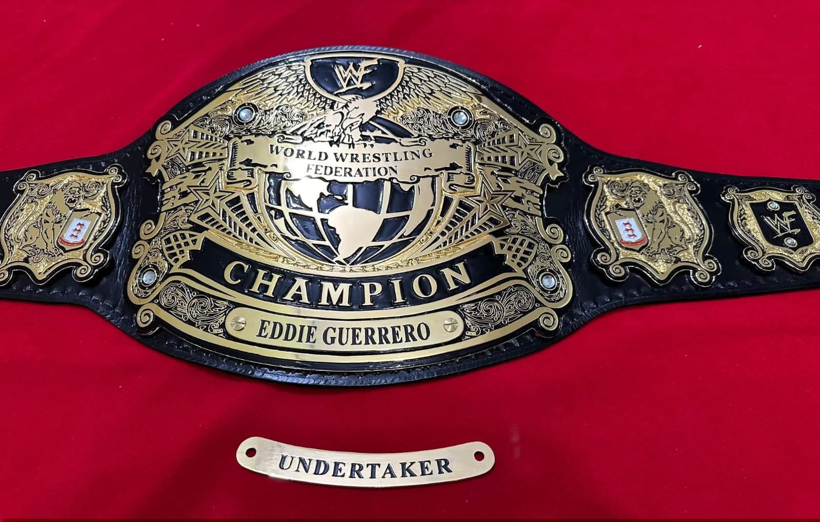 ca_1 WWF Old Undisputed Heavy weighy Wresling Championship Belt Replica 4MM Zinc Adult