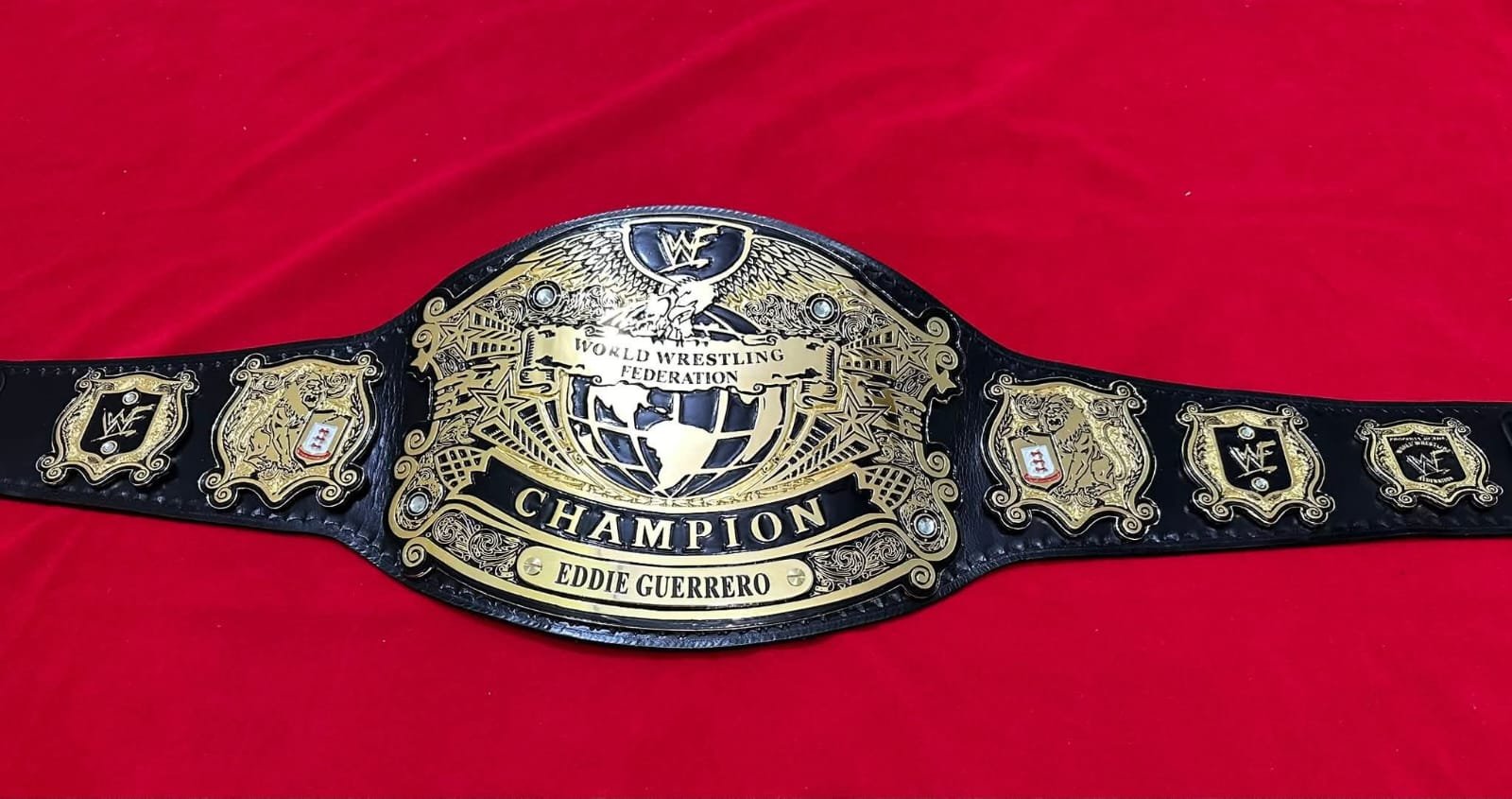 ca_3 WWF Old Undisputed Heavy weighy Wresling Championship Belt Replica 4MM Zinc Adult - Image 3