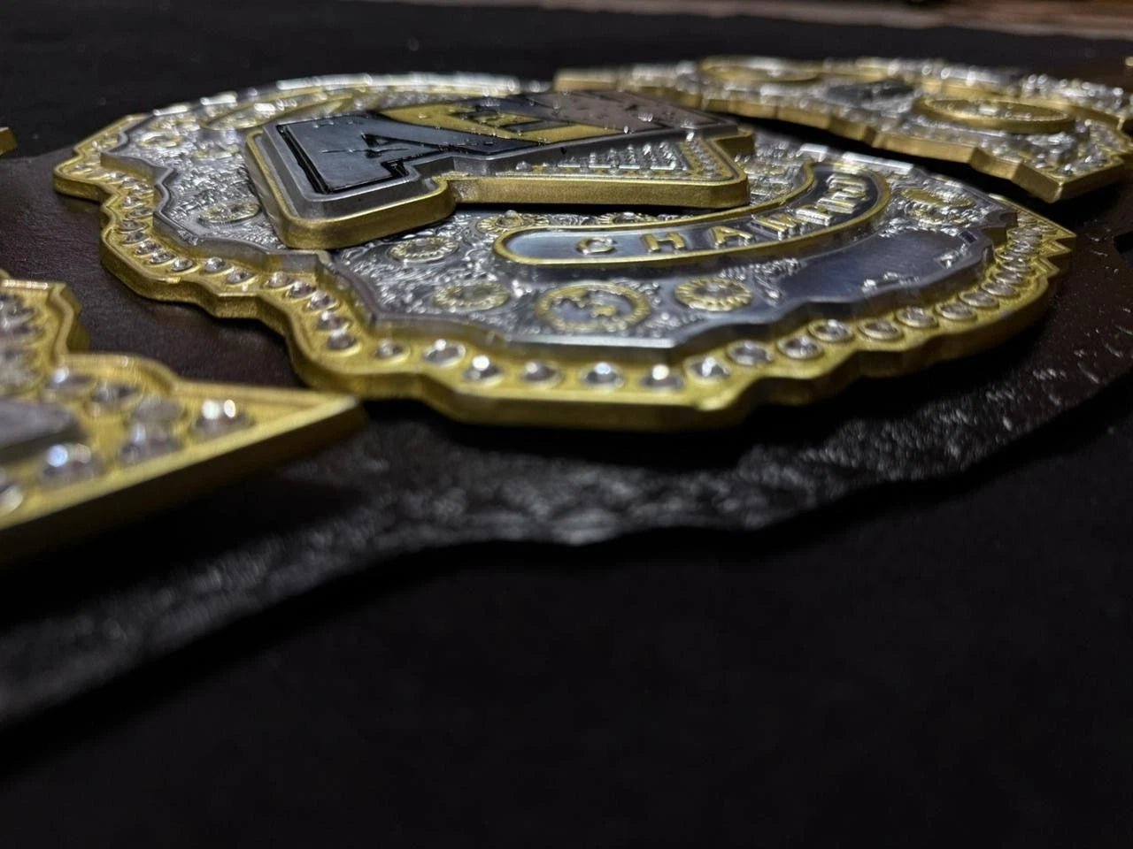 s-l1600_6_ad15d22a-fd24-4ea7-a4f9-97b1c94caedb-1 AEW 4mm Zinc metal plates Triple Layer Diecast Championship Title Belt Replica Free Shipping with belts bag adult size original cowhide leather strap - Image 4